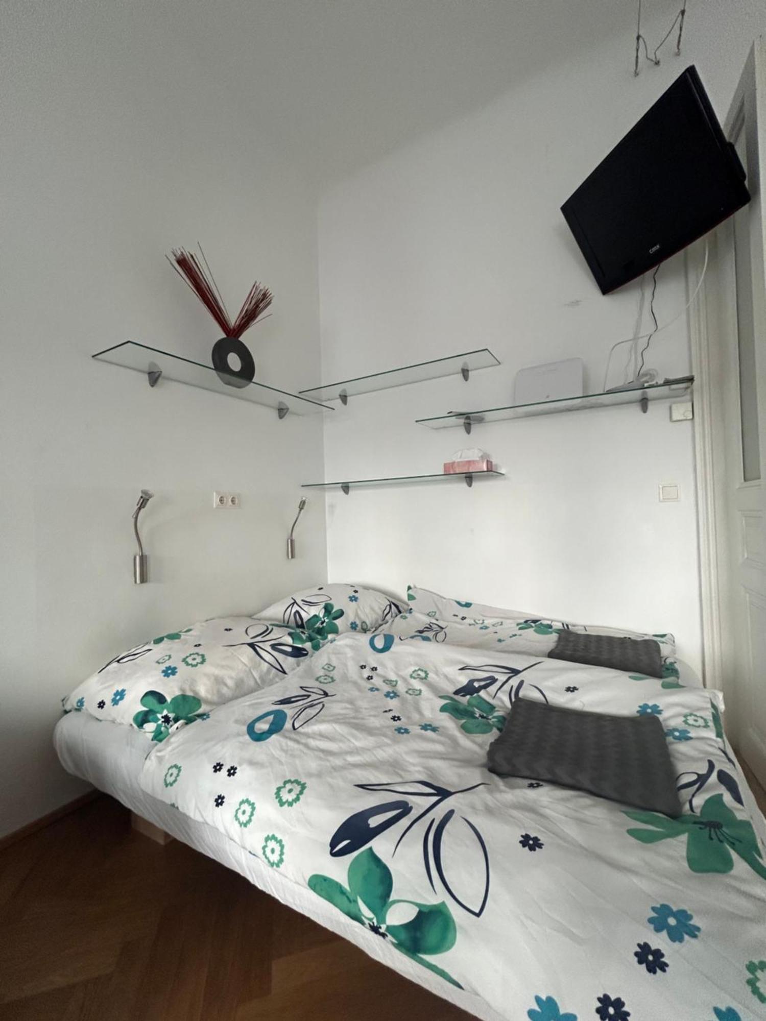 Designer In Location Viena